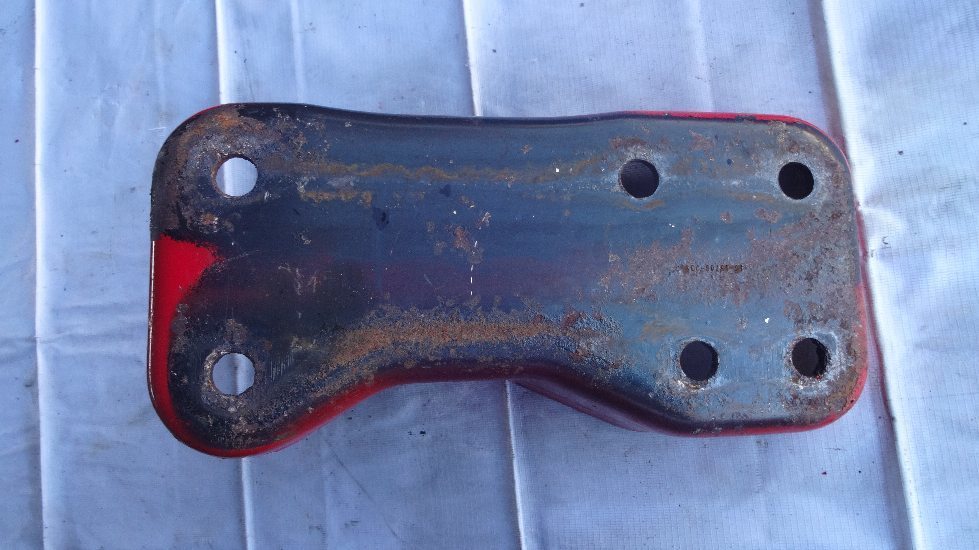 кронштейн передней рессоры передний правый б/у - 1